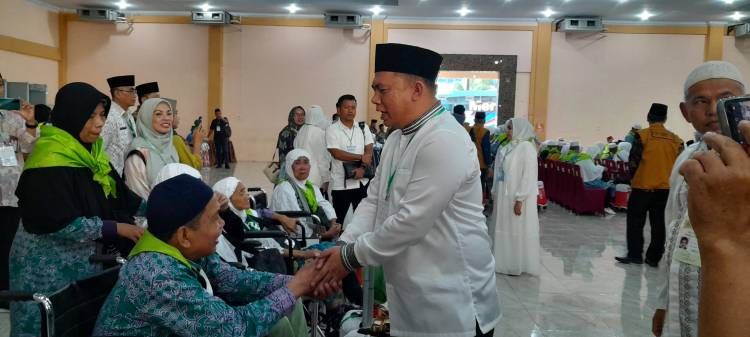 Bupati Erik Lepas Calhaj Labuhanbati di Asrama Haji Medan, Semoga Jadi Haji Mabrur