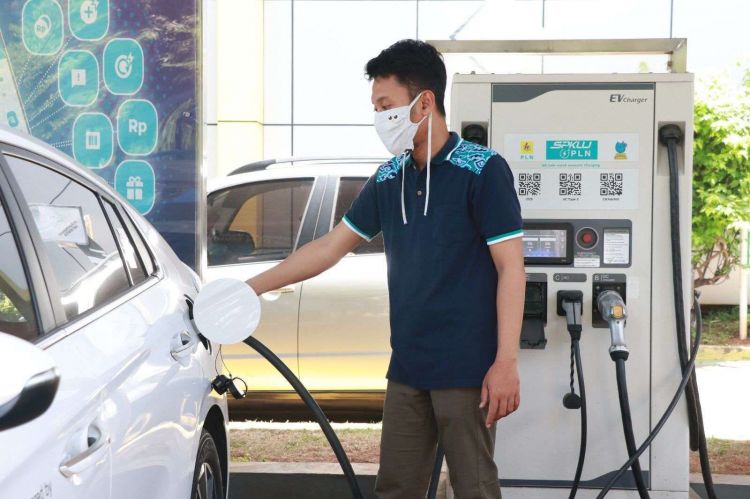 PLN Siagakan 1.470 SPKLU Layani Kendaraan Listrik di Berbagai Daerah Selama Libur Idul Adha 1445 H