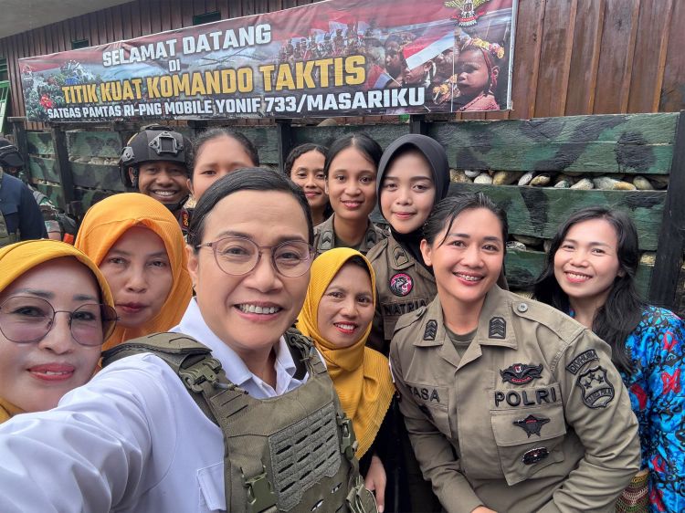 Polwan Korbrimob Berhasil Wujudkan Pengamanan VIP di Sarang KKB