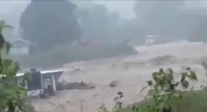 Banjir Setinggi 1,5 Meter Landa Kota Ambon Berangsur Surut