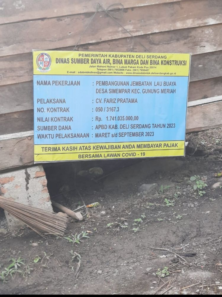Proyek Jembatan Dinas SDABMBK Deli Serdang di Jalan Buntu Berbatasan Hutan, Plang Proyek Dibiarkan Tergeletak