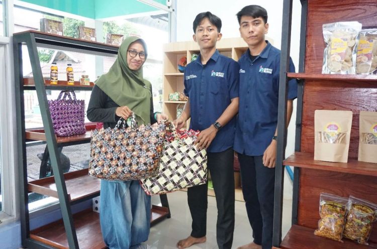 Yamantab Ubah Limbah Plastik Menjadi Kerajinan Tangan Bernilai Tinggi