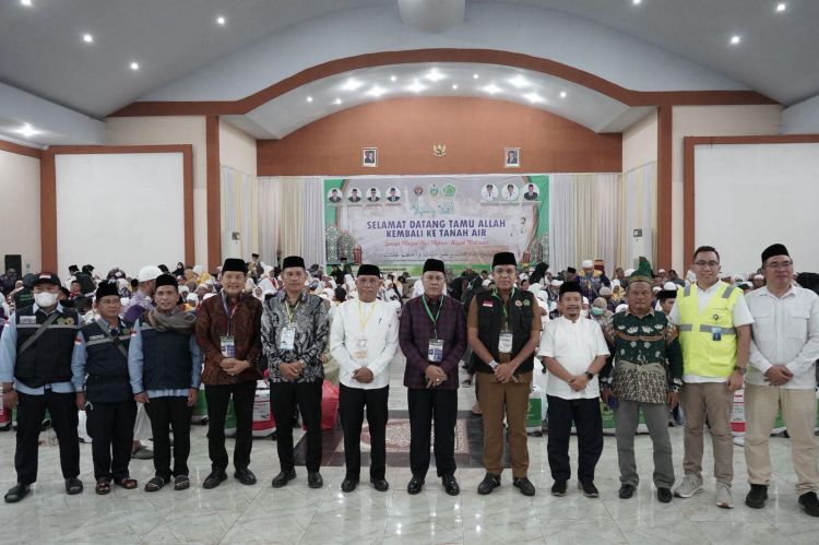 359 Jemaah Haji Kloter 16 Debarkasi Medan Tiba DI Tanah Air
