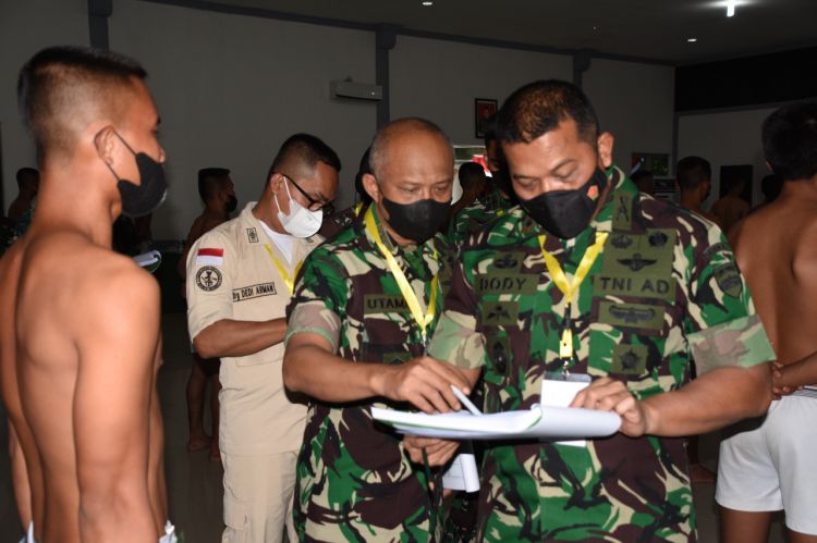 Danrem 023/KS Pimpin Sidang Parade Calon Bintara PK TNI AD TA.2022