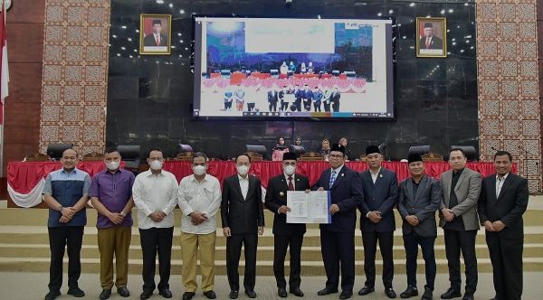 Teken Nota Kesepakatan KUA PPAS RAPBD 2023 bersama Pimpinan DPRD, Ini Pesan Edy Rahmayadi