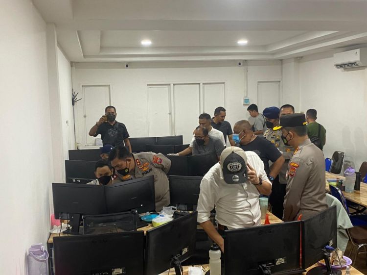 Kapolda dan Wakapolda Sumut Grebek Lokasi Judi Online Berkedok Rumah Makan di Perumahan Elit di Medan, Begini Suasananya