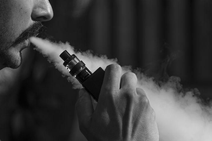 Beberapa Alasan Kenapa Perokok Dewasa Perlu Dikenalkan Tembakau Alternatif