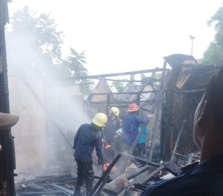 Lima Rumah dan Satu Kios Loundry di Jalan Rahmadsyah Medan Terbakar