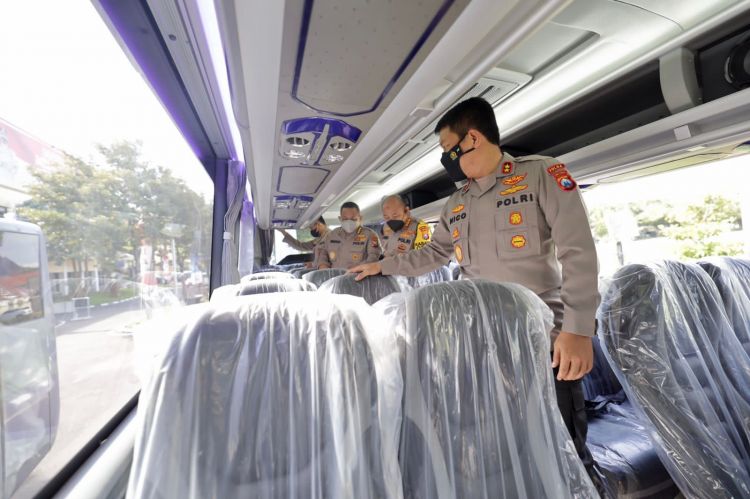 Polda Jatim Dapat 3 Unit Bus Hibah, Kapolda: Untuk Menunjang Pelayanan Masyarakat