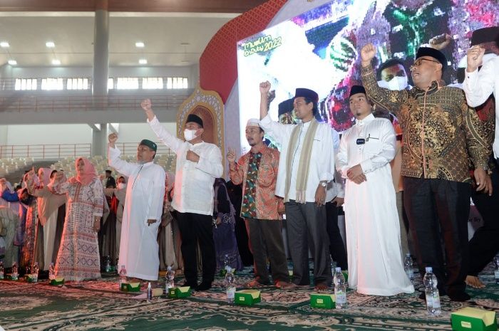 Bikin Merinding, Edy Rahmayadi, UAS dan Ribuan Pengunjung Nyanyikan Lagu &ldquo;Seribu Mujahid&rdquo;