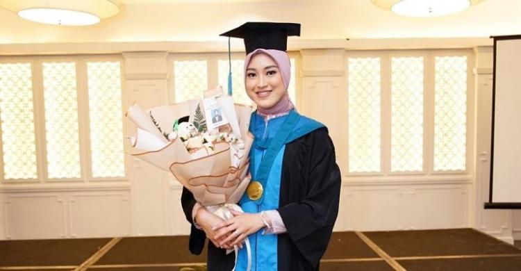Wisudawan Termuda Unisba Ini Lulus Fakultas Kedokteran Dalam Usia 20 Tahun 8 Bulan