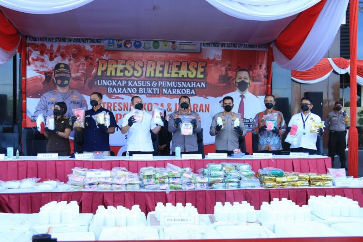Polda Jatim Musnahkan Ratusan Kilogram Narkotika Sabu dan Ganja Berikut 11 Ribu Butir Ekstasi