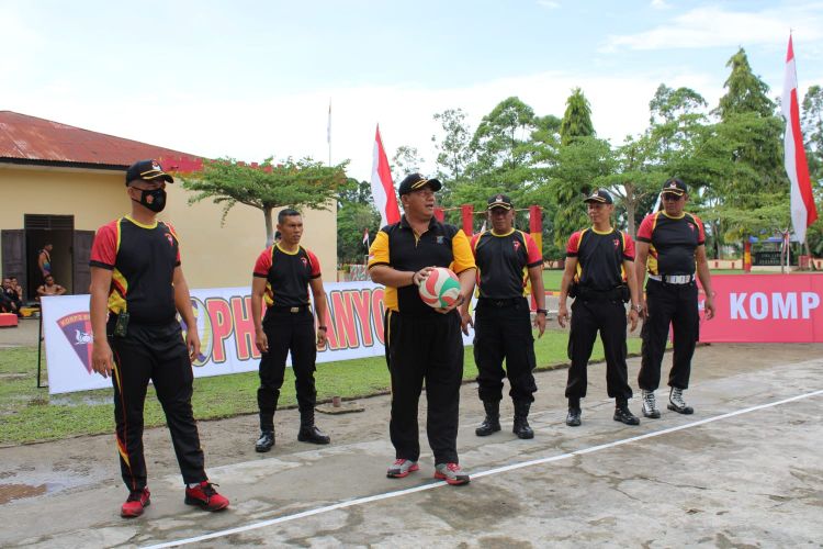 Servis Kompol Syamsudin Buka Pertandingan Volly di Mako Brimob