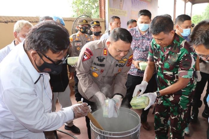 Polres Labuhanbatu Rebus 24 Kg Sabu dan Ribuan Butir Ekstasi Milik 11 Tersangka