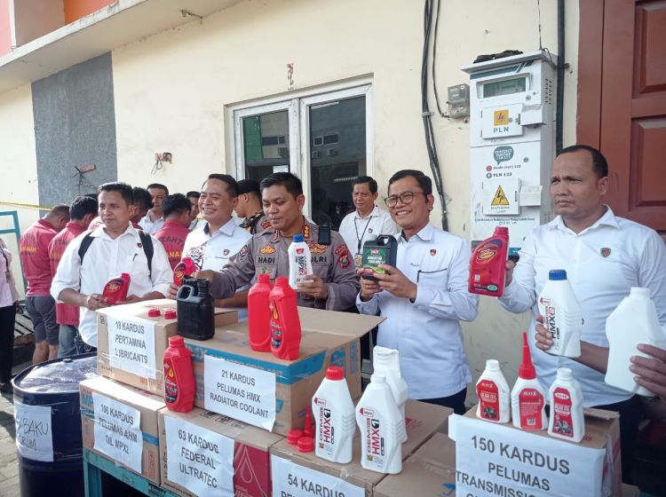 Polda Sumut Gerebek Lokasi Pembuatan Oli Palsu di Deliserdang, 4 Pekerja Jadi Tersangka