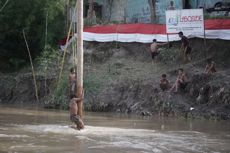 Warga Kampung Aur Tetap Meriahkan Hari Kemerdekaan Meski Kena Banjir