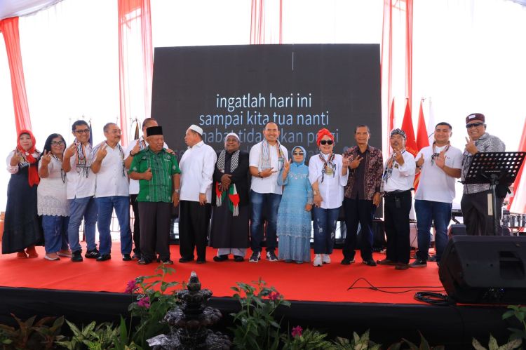 Ketemu Teman Satu Angkatan, Satu Kelas dan Satu Bangku di Acara Reuni Akbar Alumni SMA N 2 Medan, Kemesraan Ini Janganlah Cepat Berlalu