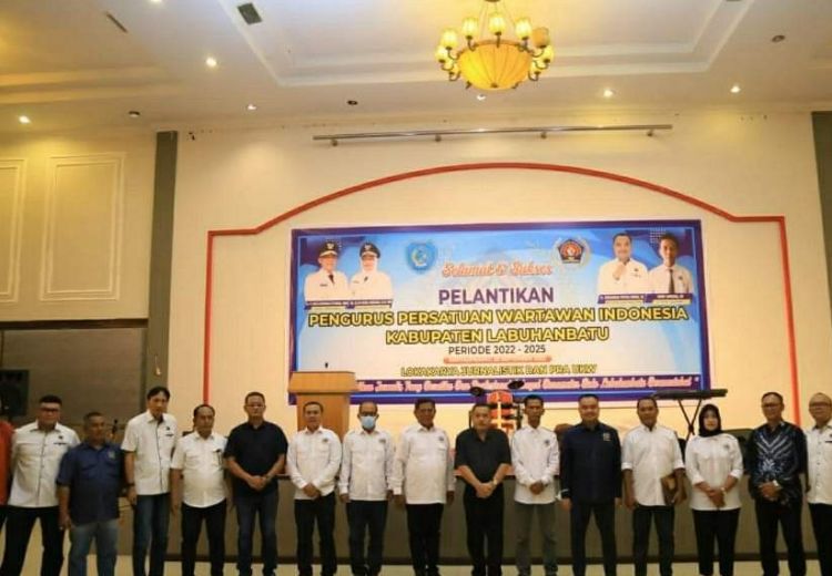 Ketua PWI Sumut Lantik Struktur PWI Labuhanbatu