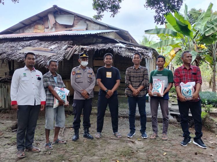Polres Sergai Gandeng KAMMI, Bantu Warga Terdampak Kenaikan BBM di Desa Pergulaan