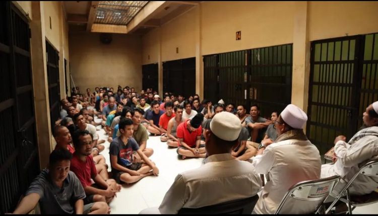 Tahanan Polres Labuhanbatu Diberi Bimbingan Binrohtal