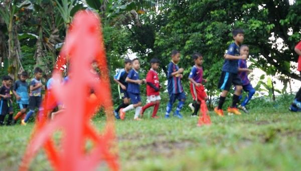 32 Anak Usia Dini di Deliserdang Mengikuti Latihan Sepak Bola