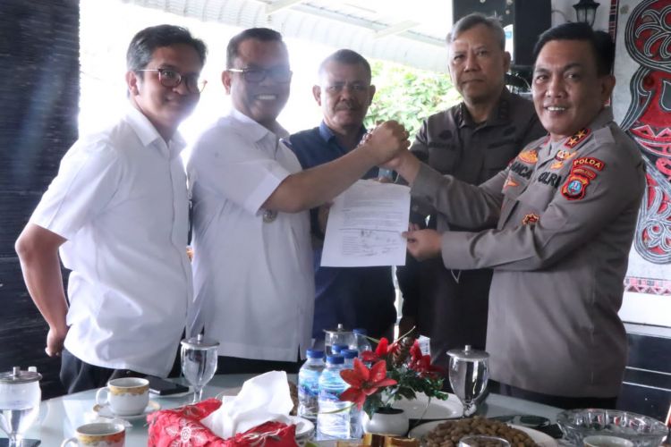 Kapolda Sumut Fasilitasi Penyerahan Tanah Ompu Buntulan Manurung Untuk Pembangunan Pariwisata