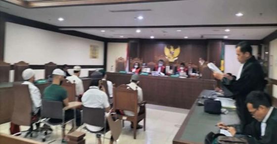 Pengadilan Vonis 6 Pengeroyok Ade Armando 8 Bulan Penjara