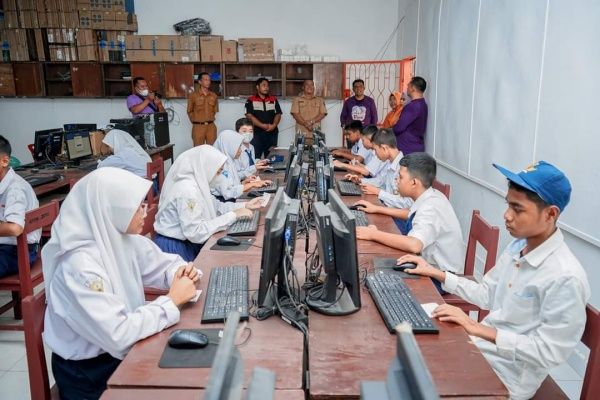 Bupati Erik Atrada MonitoringKesiapan Sekolah Menghadapi ANBK Tahun 2022