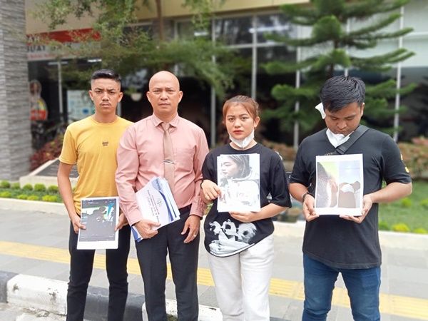 Duh, Wanita Cantik Ini  Dianiaya Secara Brutal oleh Kawanan Preman Saat Jaga Kafe