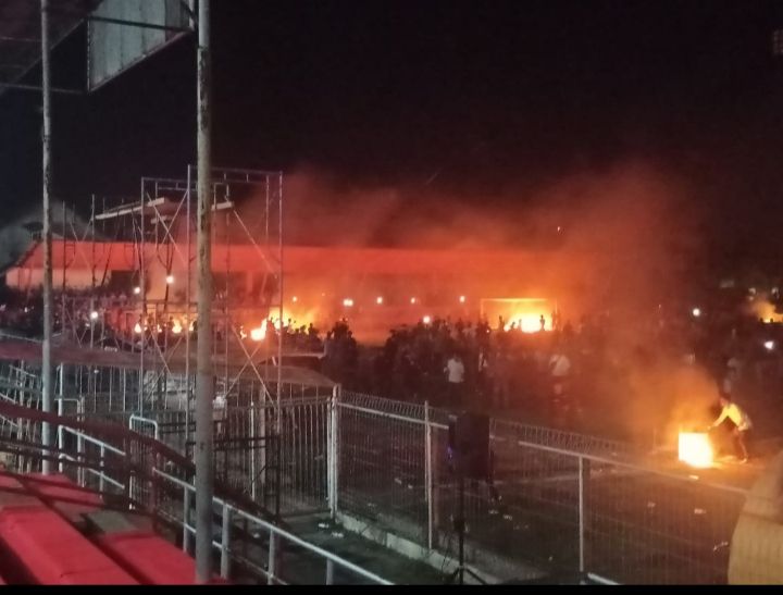 Penonton Ngamuk, Laga Persiraja VS PSMS Batal Karena Lampu Stadion Mati