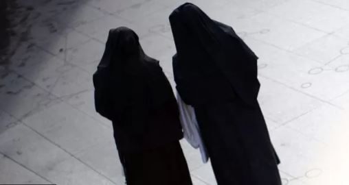 Wow...Dua Biarawati Curi  7,3 Miliar Untuk Berjudi