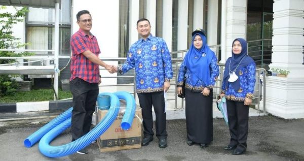 Tingkatkan Produktivitas Petani, Bupati Labura Serahkan Alsintan kepada Poktan