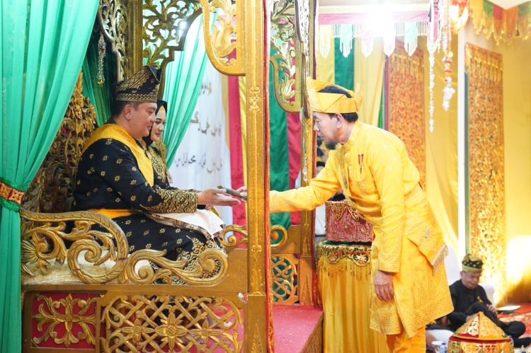 Berjasa Bagi Bumi Lancang Kuning, Irjen Mohammad Iqbal Diberi Gelar Datuk seri