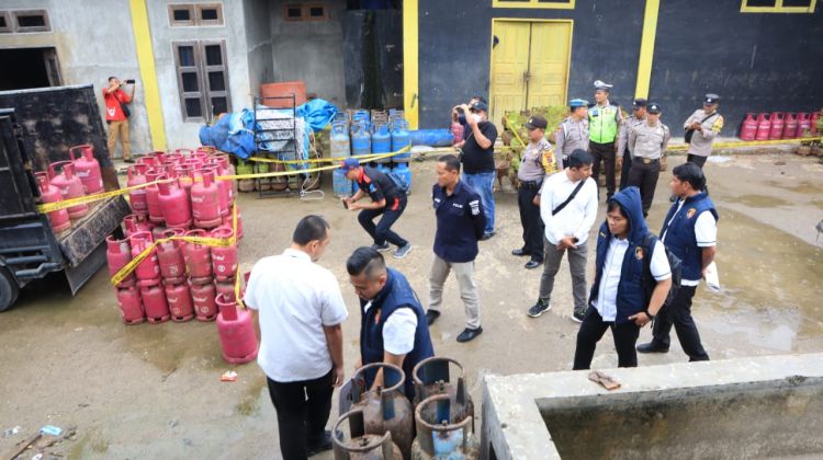 Poldasu dan Polres Labuhanbatu Tangkap Pelaku Pengoplos Gas Elpiji di Labura