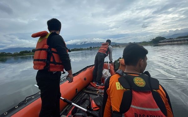 Warga Siantar Tenggelam saat Berenang Pantai Pasir Putih Danau Toba