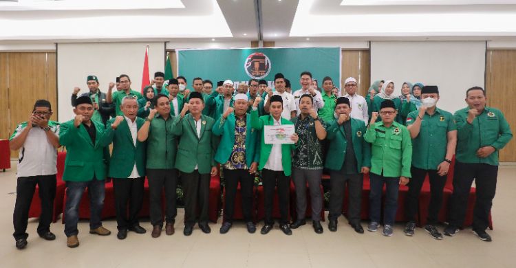 Ganjar Jagoan Akar Rumput