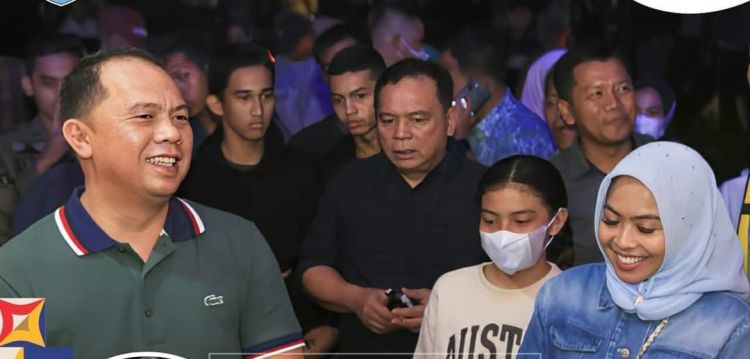 Bupati Bersama Ketua TP PKK Menghadiri Malam Hiburan Rakyat