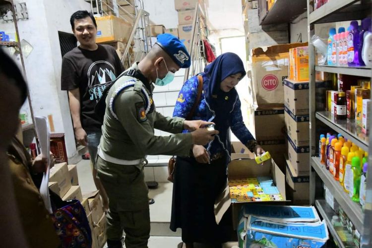 Antisipasi Obat Mengandung EG dan DEG, Sejumlah Apotek di Aek Kanopan Dirazia