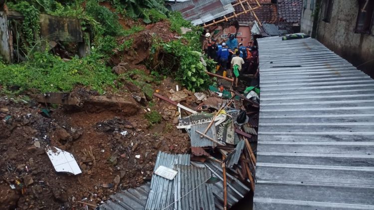 Seorang Pemancing Tewas Akibat Tanah Longsor di Bogor, 3 Orang Luka-luka