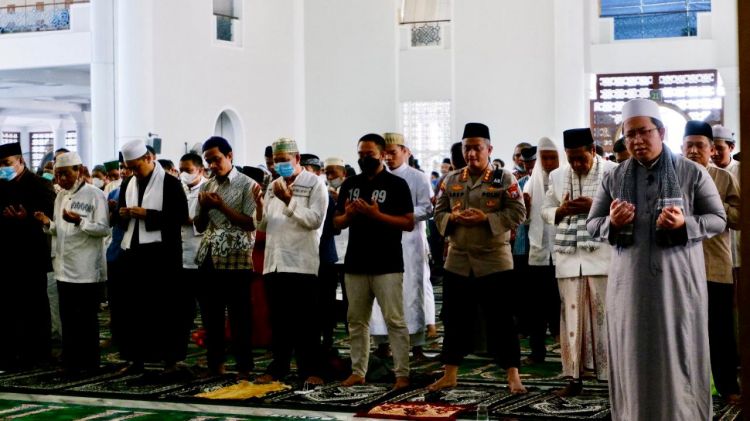 Polda Jatim dan Jajaran Laksanakan Doa Bersama Serentak Bagi Korban Tragedi Kanjuruhan