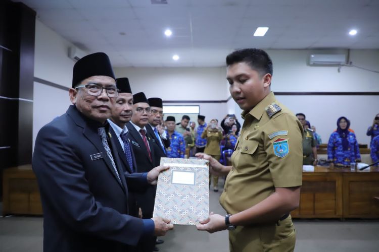 Bupati Ogan Ilir Serahkan Mandat Kadisdik Kepada Sayadi
