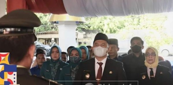 Hari Sumpah Pemuda, Pemkab Labuhanbatu Salurkan Bansos Sembako Kepada 100 Orang Warga