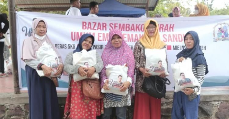 Emak-emak For Sandi  Gelar Bazar Sembako Murah