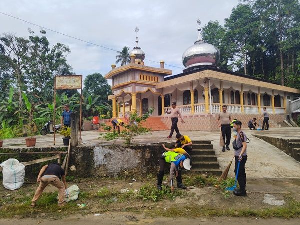 Sambut HUT ke 71 Humas Polri, Polres Nias Bakti Sosial di Tempat Ibadah