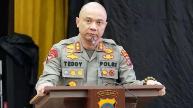 BREAKING NEWS! Kapolda Jatim Dikabarkan Ditangkap Terkait Narkoba, Padahal Baru 4 Hari menjabat