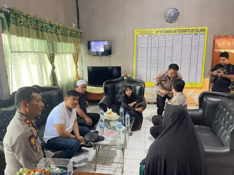 Bupati Labura Jemput Warganya yang Tersesat&nbsp;di Belawan