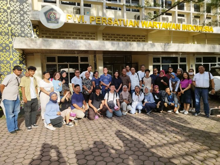 Ingin Tahu Seluk Beluk Pers Indonesia, Mahasiswa Jurnalistik USM Malaysia Kunjungi PWI Sumut