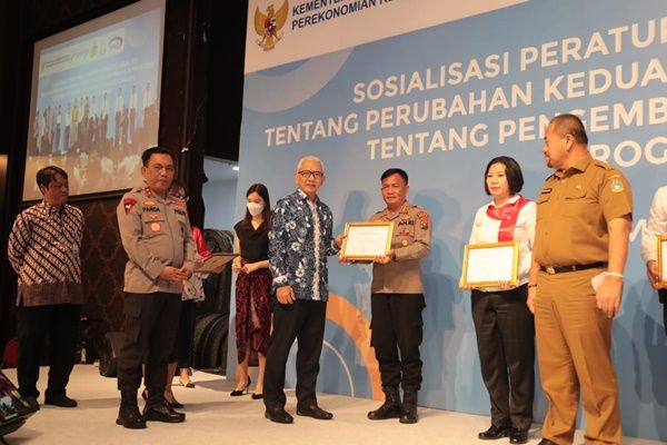 Polda Sumut dan Polres Pelabuhan Belawan Terima Penghargaan dari Kementerian Perekonomian RI