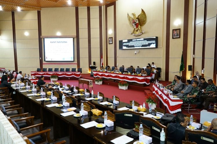 Duh! Pengesahan APBD Pemko Medan Rp 7,86 Triliun Hanya Disaksikan 8 Anggota DPRD Medan