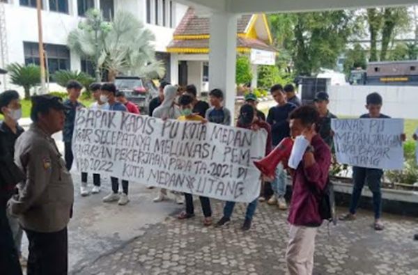 Palu Sumut Demo Dinas Pekerjaan Umum Kota Medan: Jangan Lupa Bayar Hutang